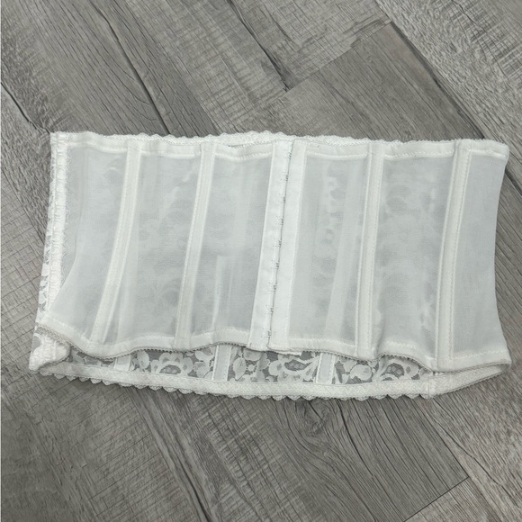 White corset plus size 2x like new - Picture 7 of 8